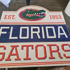 wooden Florida gators sign
